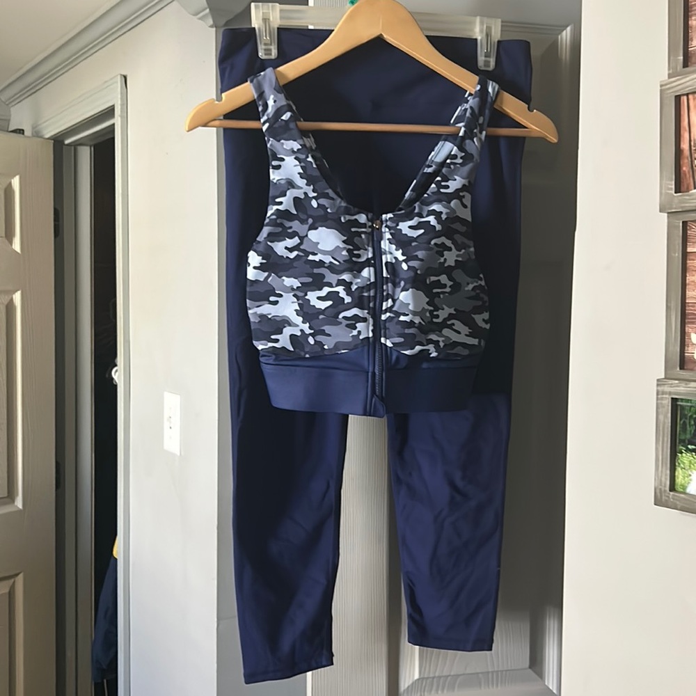 2piece workout outfit navy camouflage and navy in color size top XL bottom L